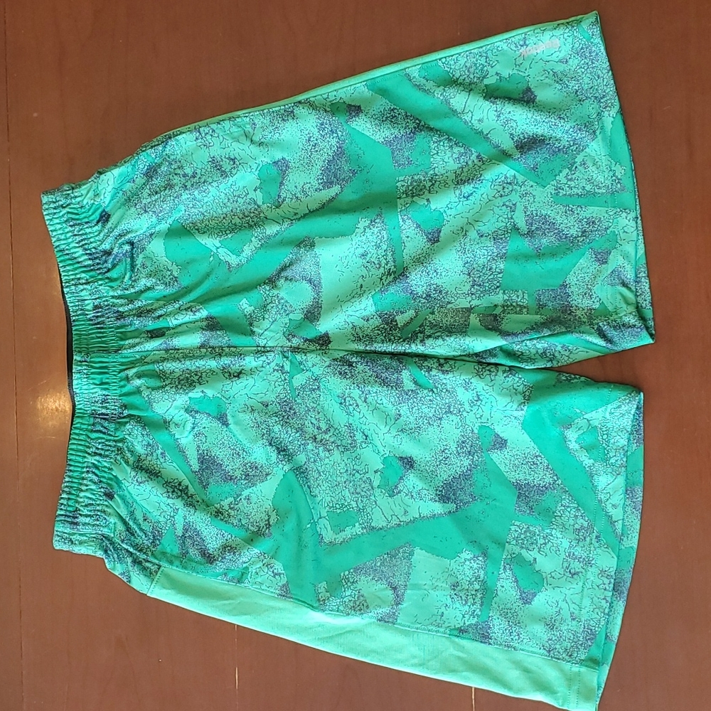 NWOT Reebok boys L (14/16) shorts
